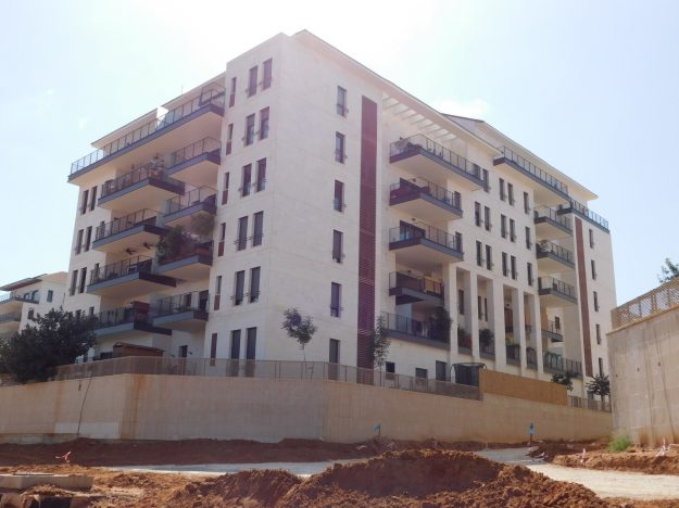 חיפוי אבן חברון מלוטשת